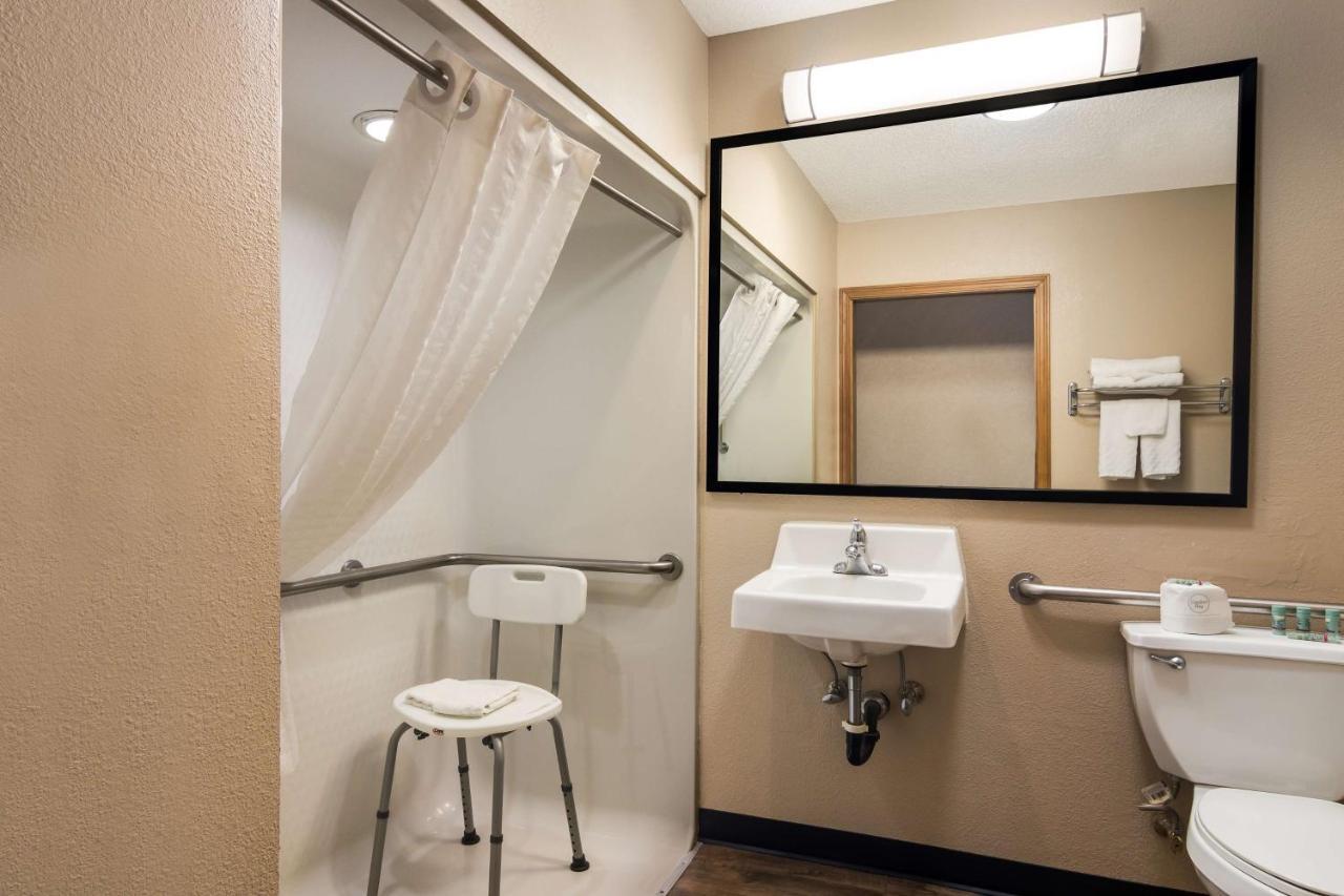 Park Inn By Radisson Grove City Bagian luar foto