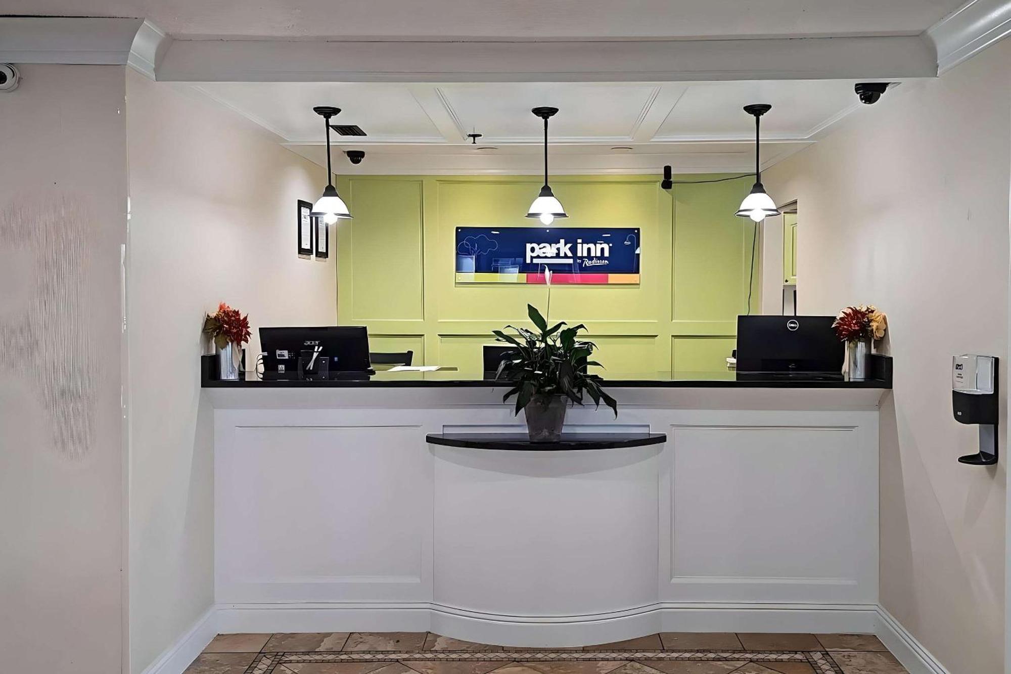 Park Inn By Radisson Grove City Bagian luar foto