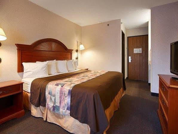 Park Inn By Radisson Grove City Bagian luar foto